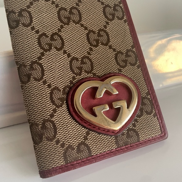 GUCCI Monogram Heart Card Case ♡ Amazing Condition ♡ Offers Welcomed ♡ - Picture 11 of 16